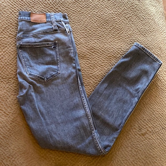 Madewell 10” High Riser Black Denim Skinny Jean - Picture 3 of 8
